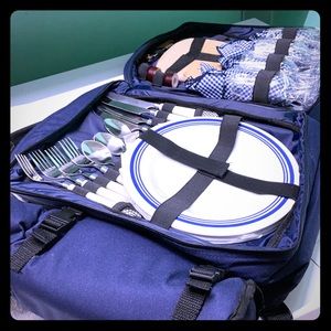 Best picnic backpack ever. New 💙💙